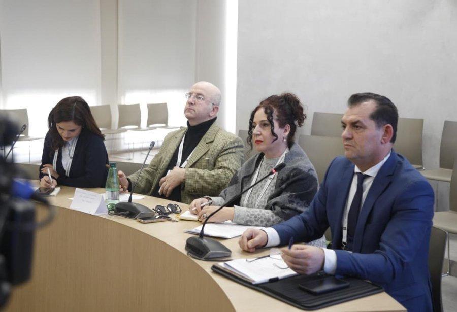 'A doni që ligji të njohë vetëm dy gjini?' KQZ shqyrton kërkesën për referendum për 'Mbrojtjen e Familjes': Ja 7 pyetjet