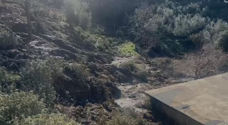 Rrëshqitje masive dheu në Vajzë të Vlorës, rrezikohen 3 banesa