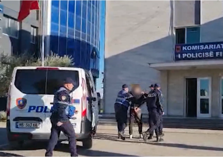 Në kërkim nga Interpol/ EMRI - Arrestohet në Fier 23-vjeçari shqiptar, Italia e kërkonte për...