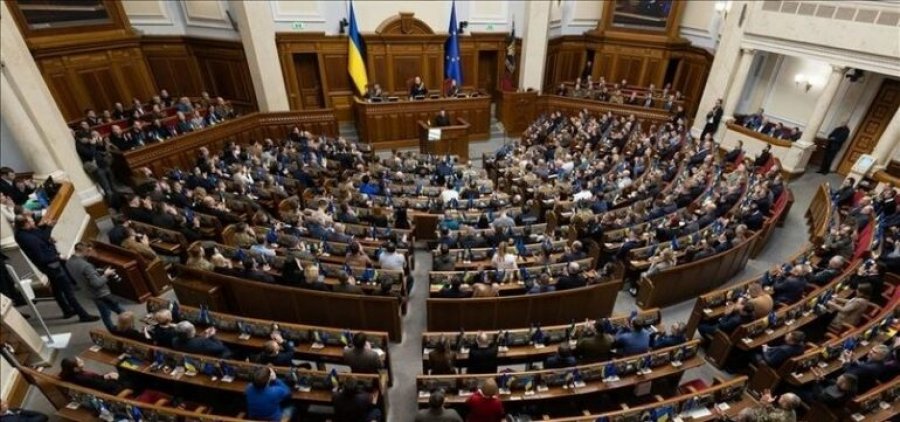 Parlamenti i Ukrainës shkarkon zyrtarët më të lartë të mbrojtjes dhe sigurisë në riorganizimin e fundit të qeverisë