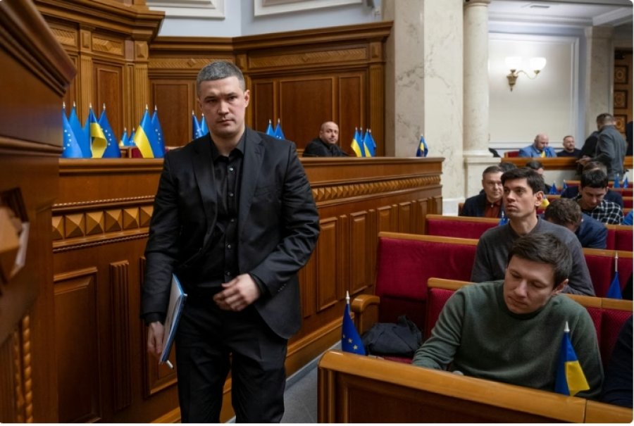 Parlamenti ukrainas emëron ministrin e ri të Mbrojtjes 
