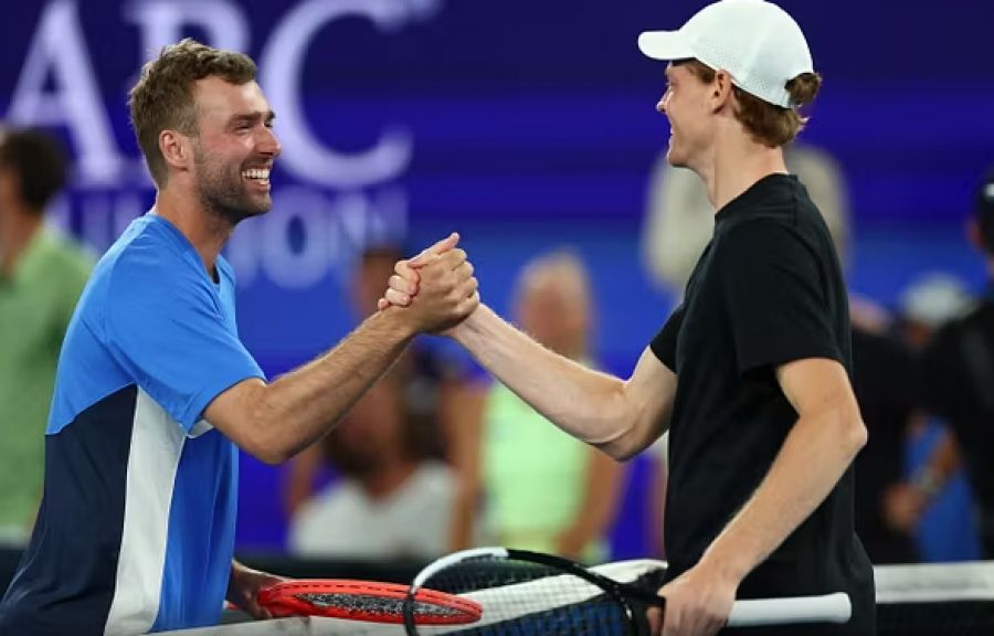 Sensacion në tenis, një amator eliminon Jannik Sinner në turneun 1 milion dollarë