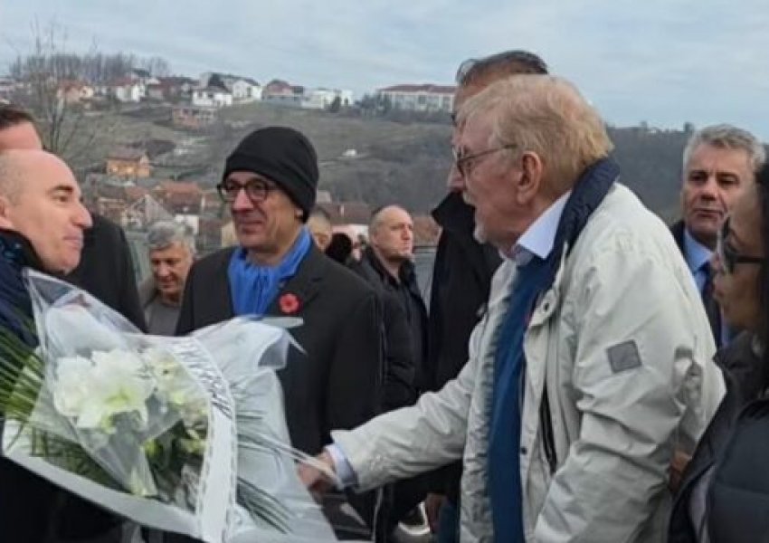 27 vjetori i Masakrës së Reçakut, William Walker nderon 45 shqiptarët e vrarë