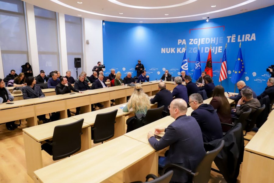Berisha: Administrata po dërgon një fluks të madh denoncimesh tek Arben Ahmetaj dhe kjo e ka tmerruar Edi Ramën