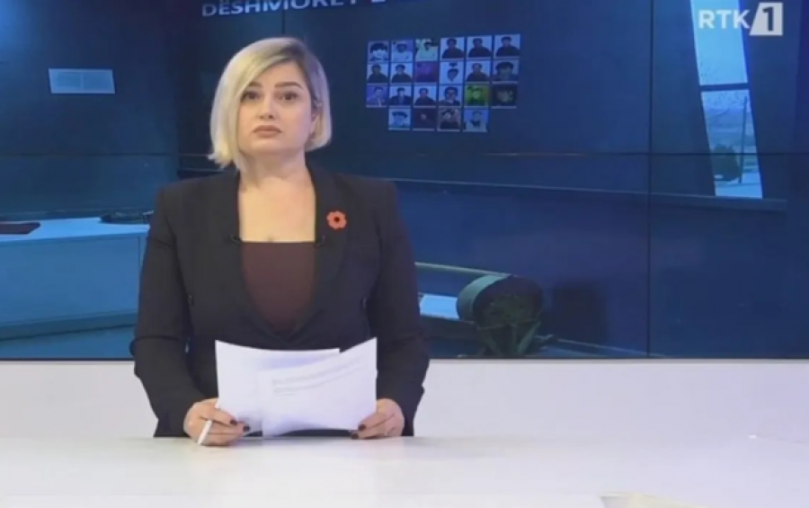 Moderatorja shpërthen në lot teksa jepte lajmin për përkujtimin e masakrës ku u vra dhe babai i saj