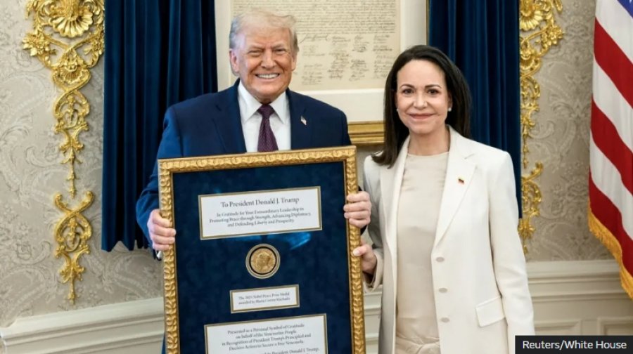 'U angazhua për lirinë tonë' Fituesja e Çmimit Nobel për Paqen Machada i dorëzon medaljen e saj Donald Trump