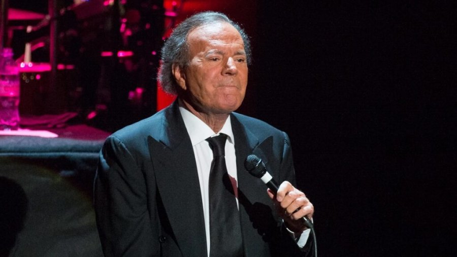 Julio Iglesias mohon akuzat e abuzimit seksual: Do të mbroj dinjitetin tim!