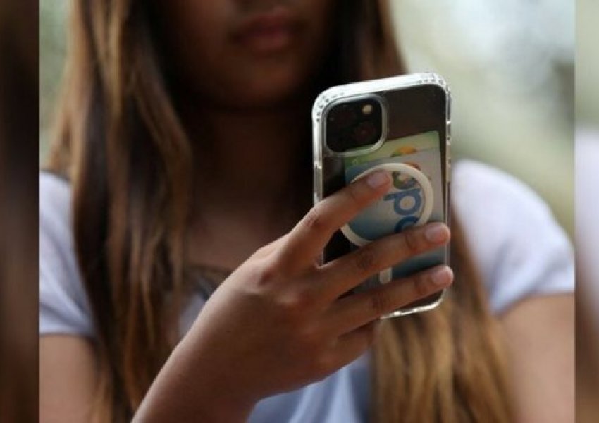 BIE MITI? Koha në rrjetet sociale nuk rrit problemet e shëndetit mendor te adoleshentët