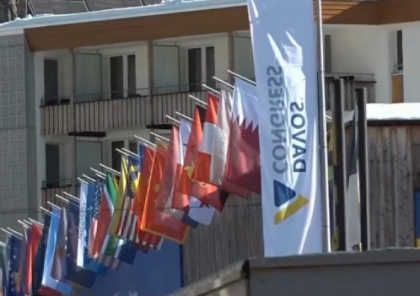 Kurti udhëton për në Davos, merr pjesë në Forumin Ekonomik Botëror