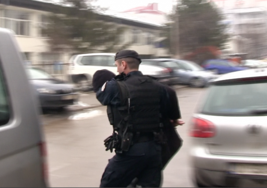 Ryshfet për leje armësh, Policia jep detaje për aksionin me katër të arrestuar