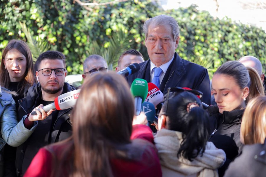 Vendimi për ‘arrestin në shtëpi'/ Berisha: Kushtetuesja seksion i PS-së. Mori vendim në favor të Lubisë dhe Lubive të tjera që do të shkojnë aty 