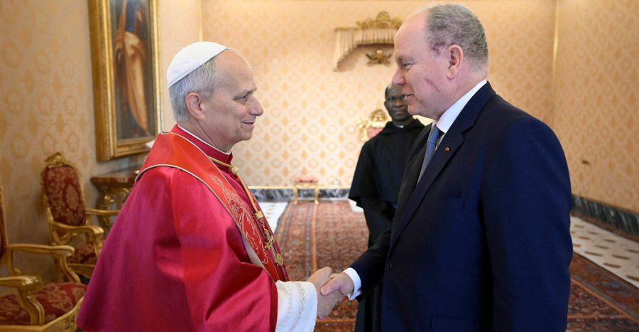 Shenja të dukshme në fytyrë, çfarë po ndodh me princin e Monakos? Albert II merr vëmendjen gjatë takimit me Papa Leonin 