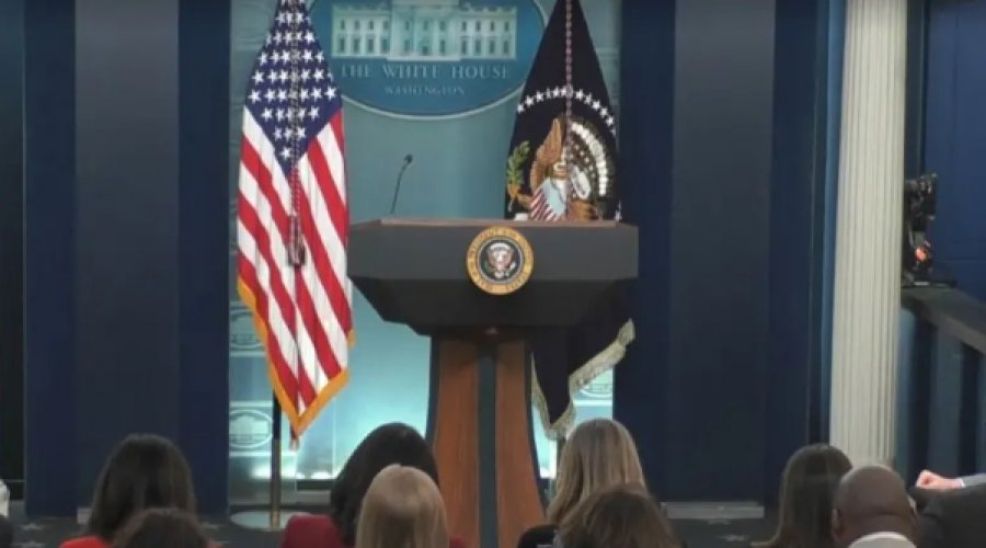 Trump do të flasë në konferencë për median në Shtëpinë e Bardhë, salla mbushet plot para paraqitjes së tij