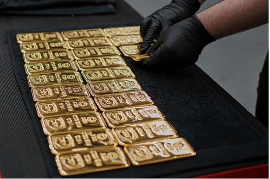 Polonia rrit ndjeshëm rezervat e arit, synon 700 tonë bullion