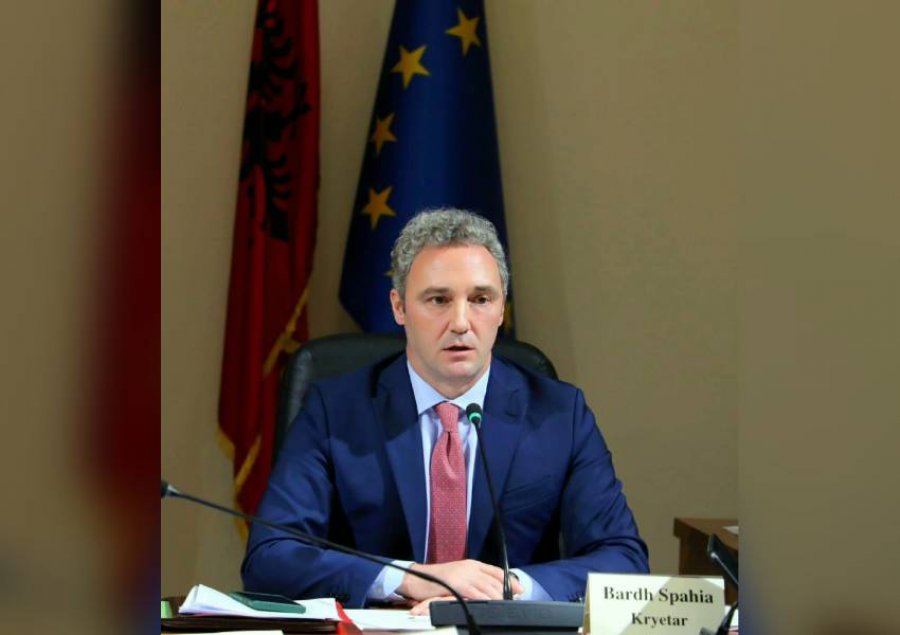 Spahia: Ndërsa pushtetarët numërojnë milionat e tenderave korruptive, mjekët nuk kanë marrë ende rrogat!
