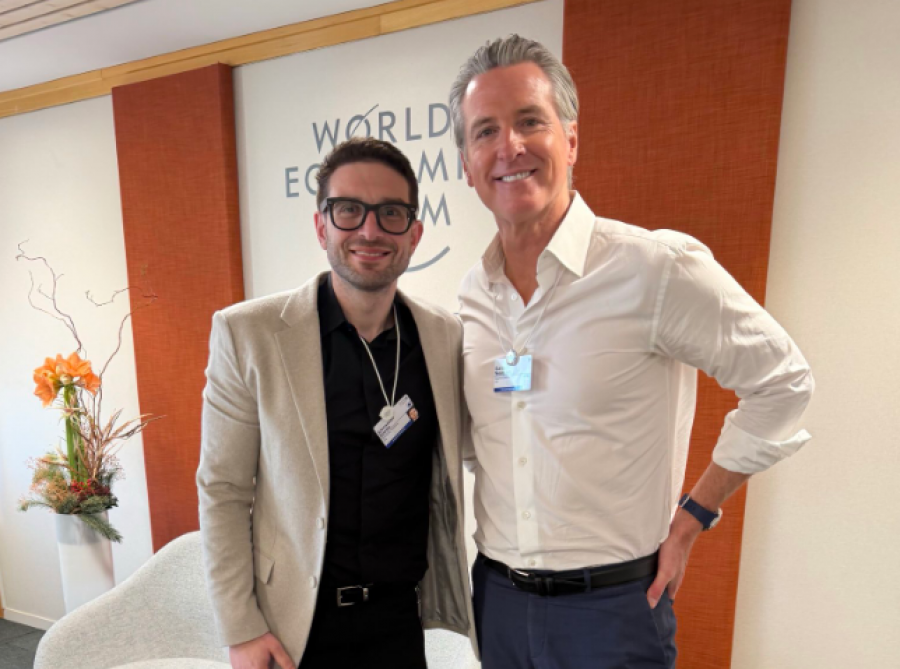 Alex Soros sulmon Presidentin Trump nga forumi i Davos-it: Duhet të bashkohemi kundër tij