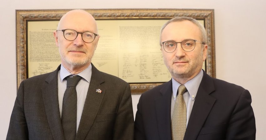 Ambasadori i Francës takohet me kreun e Kushtetueses, flasin për sfidat e gjykatës përgjatë vitit të kaluar