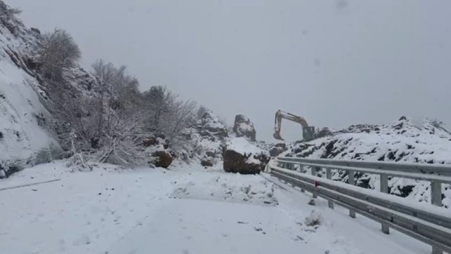 Korçë/ OSHEE: Disa abonentë në zonat rurale janë pa furnizim. Probleme me 5 fidera!