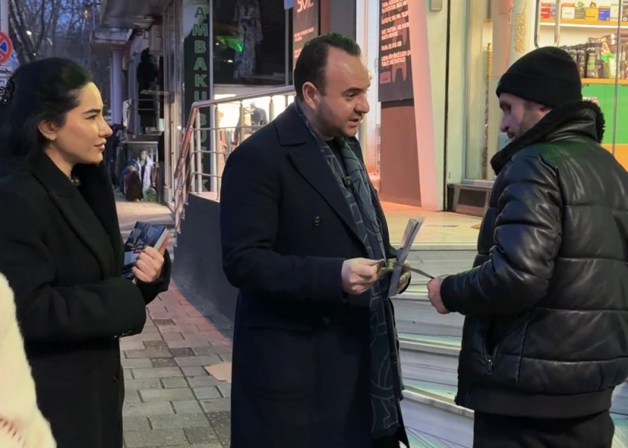 FOTO/ Balliu takime me qytetarët në Tiranë, i fton në protestën e datës 24 Janar