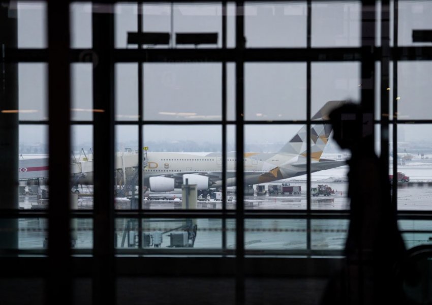 U shtir si pilot për të përfituar fluturime falas, 33-vjeçari në SHBA përballet me deri 20 vjet burg