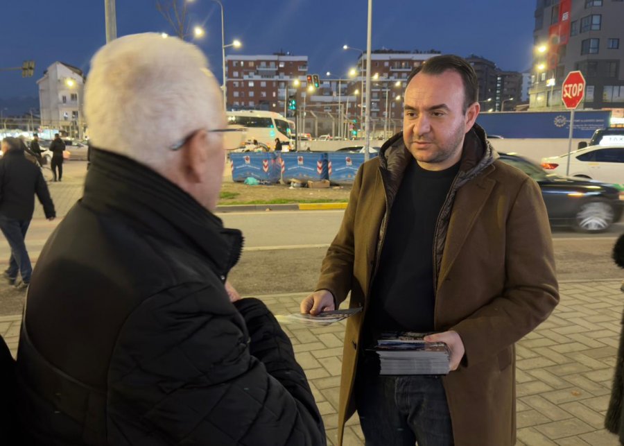 FOTO/ Balliu takim me banorët në Astir: Revolta, shpresa e vetme për liri