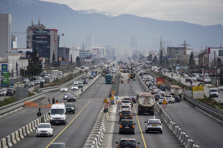 Zgjerimi i vonuar i autostradës Tiranë–Durrës! Mashtrimi i radhës i Belinda Ballukut