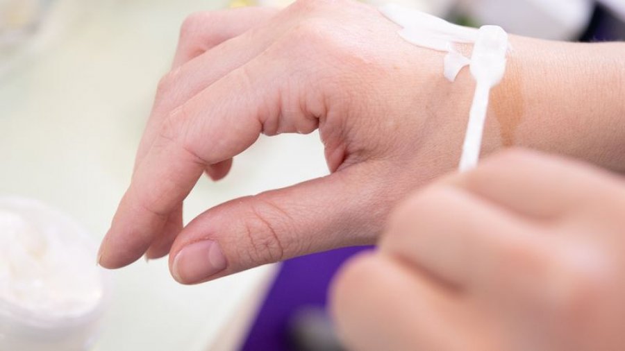 Kujdes nga produktet për flokët dhe lëkurën që përmbajnë këto përbërës
