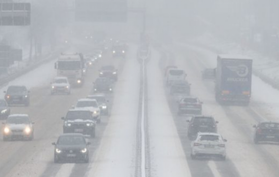 Tre të vdekur nga moti i keq në Gjermani, mbyllen disa shkolla