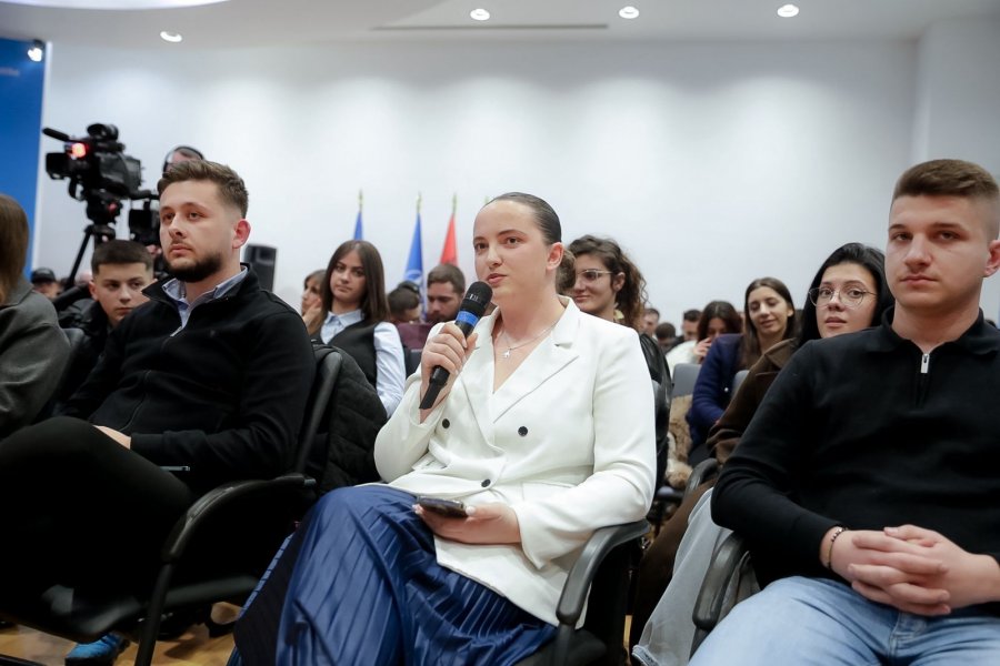 Anëtarja e FRPD-së: Të protestojmë nesër e çdo ditë! Shqipëria është në gjëndje alarmante