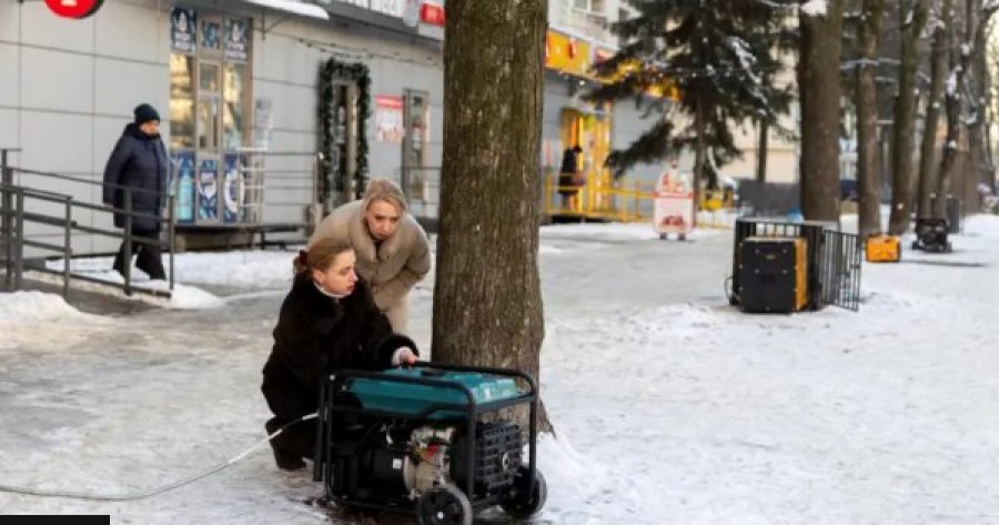 Dëmtimet në sistemin energjitik nga sulmet ruse, BE dhe Polonia dërgojnë qindra gjeneratorë në Ukrainë