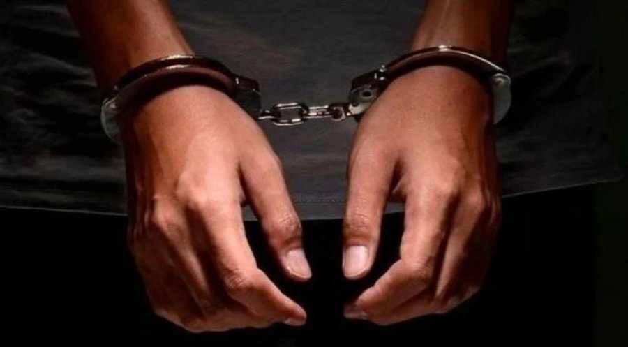 Dhunoi dhe bëri për spital motrën e tij, policia greke vë në pranga adoleshentin shqiptar! Nis hetimi ndaj 14-vjeçarit 