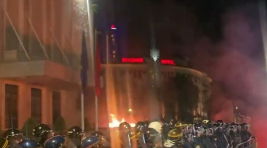 Agjencia italiane e lajmeve: Opozita shqiptare kërkon dorëheqjen e Ramës, e akuzon se ka ngritur një narko-shtet