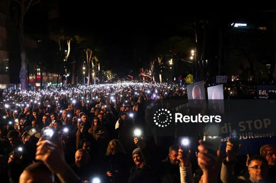 Protesta masive e opozitës, foto e ditës e agjencisë së madhe ndërkombëtare Reuters