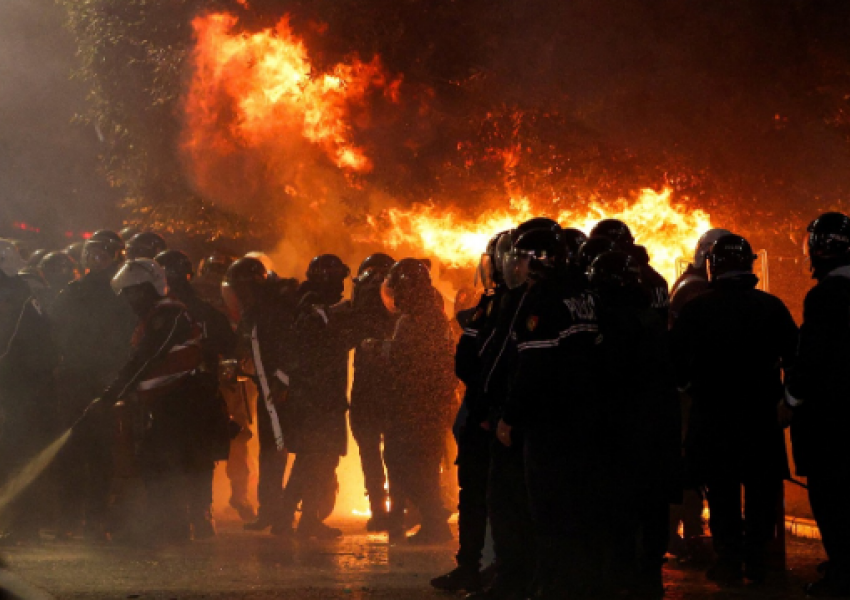 Al Jazeera - Protesta kundër korrupsionit të qeverisë/ Kërkohet dorëheqja e kryeministrit Rama