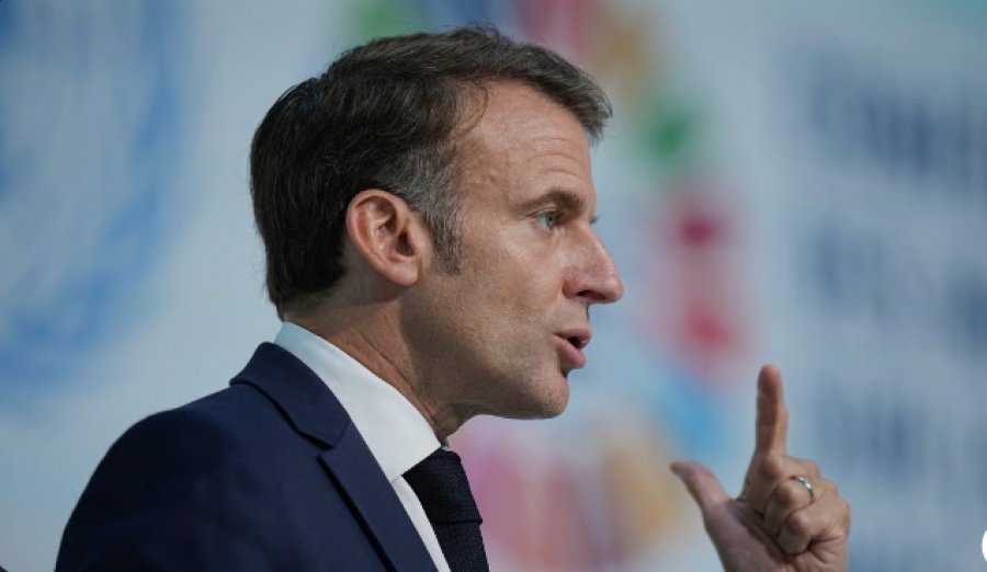Macron bën thirrje që deri në shtator të hyjë në fuqi ndalimi i rrjeteve sociale për fëmijët nën 15 vjeç