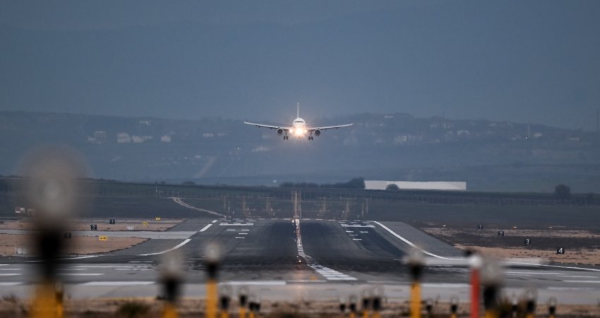 2025’ta ndër vitet më të suksesshme për Aeroportin “Adem Jashari” – e preku gjysmëmilionëshin e udhëtarëve për një muaj