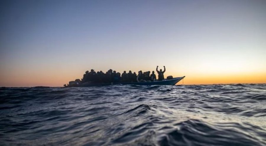 Të paktën 15 trupa emigrantësh gjenden në brigjet e Italisë