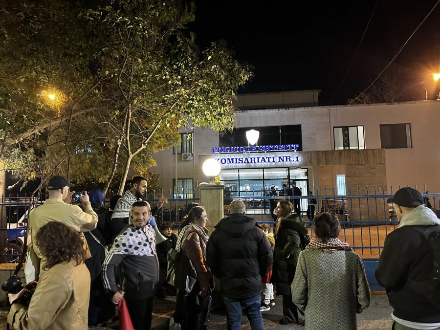 Protestuan pro Palestinës/ Vatnikaj: Dy të rinj u shoqëruan nga policia, të lirohen...
