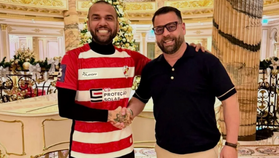 Pas 14 muajsh burg, Dani Alves synon rikthimin në fushë në moshën 42-vjeçare