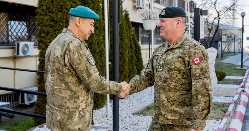 Ulutash pret zëvendëskomandantin e AJFC të Napolit, flasin për sigurinë në Kosovë