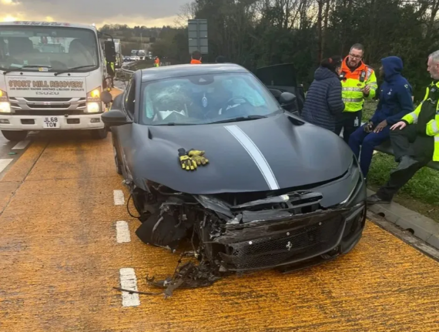 Randal Kolo Muani përfshihet në aksident të rëndë, Ferrari i tij del jashtë përdorimit