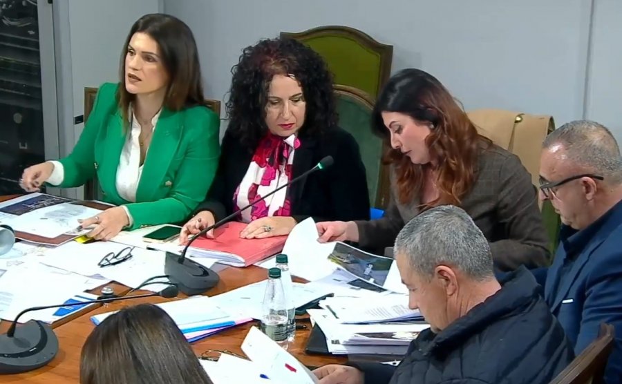 Do i prishin shtëpinë për 2 stola para asaj të Spartak Kovaçit! Banorët e prekur nga projekti TID në Durrës flasin në Kuvend 