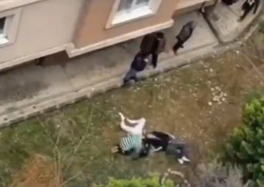 Turqi/ Takimi romantik për pak kthehet në tragjedi, çifti hidhet nga kati i tretë i pallatit