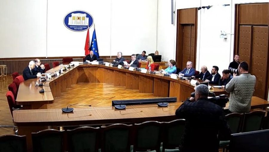 Rama zhbën plotësisht parlamentarizmin/ PS rrëmben hapësirat e opozitës te ‘Territorialja’
