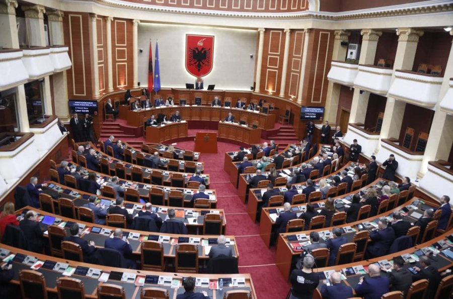 Shpifja, pse ndryshimet e PS nuk bindin median dhe shoqërinë civile