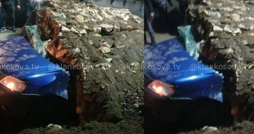 Policia konfirmon shembjen e murit mbi automjet në Han të Elezit, shoferi pësoi lëndime