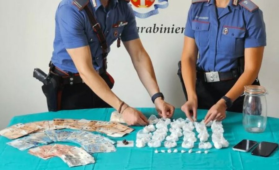 Padova  Arrestohet 21 vjeçari shqiptar  kapet me qindra doza kokaine dhe euro cash