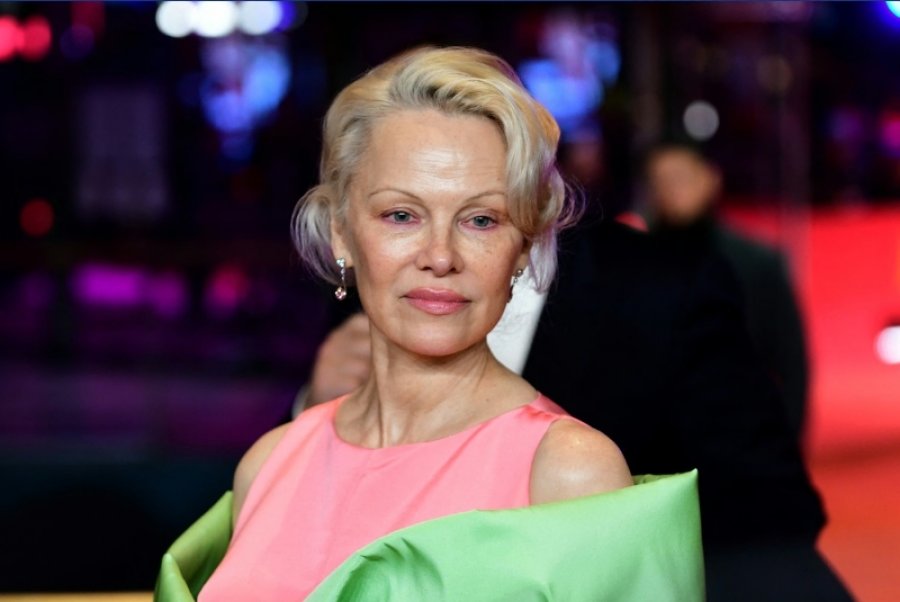 Nga simbol sek i në yll Hollivudit  Rikthimi i Pamela Anderson