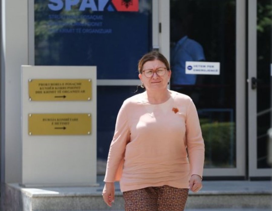 Irena Gjoka amniston rilindasen e Ramës, kryetaren e Bashkisë së Roskovecit