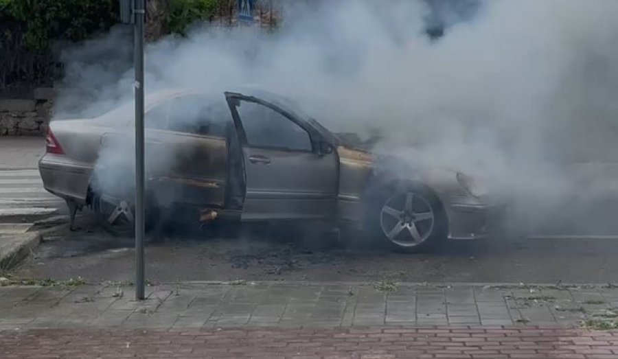makina-merr-flake-ne-mes-te-rruges-sherbimi-zjarrfikes-nderhyn-ne-kohe